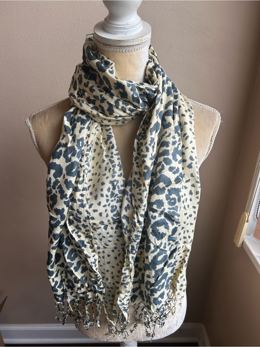New Womens Animal Print Scarf Shawl Fringed 5002-3102